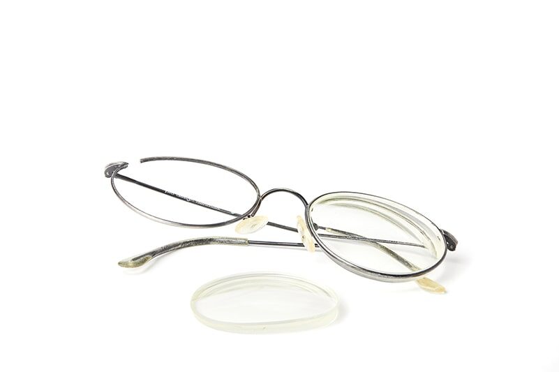 Se hvilke skader vi kan reparere dine briller bliver næsten som nye